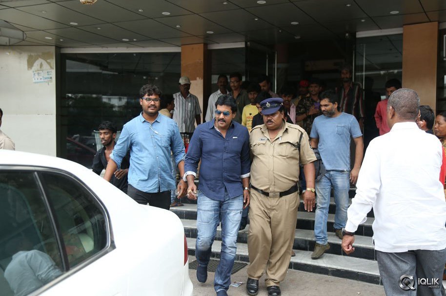 Jakkanna-Movie-Team-Visited-Hyderabad-Theaters